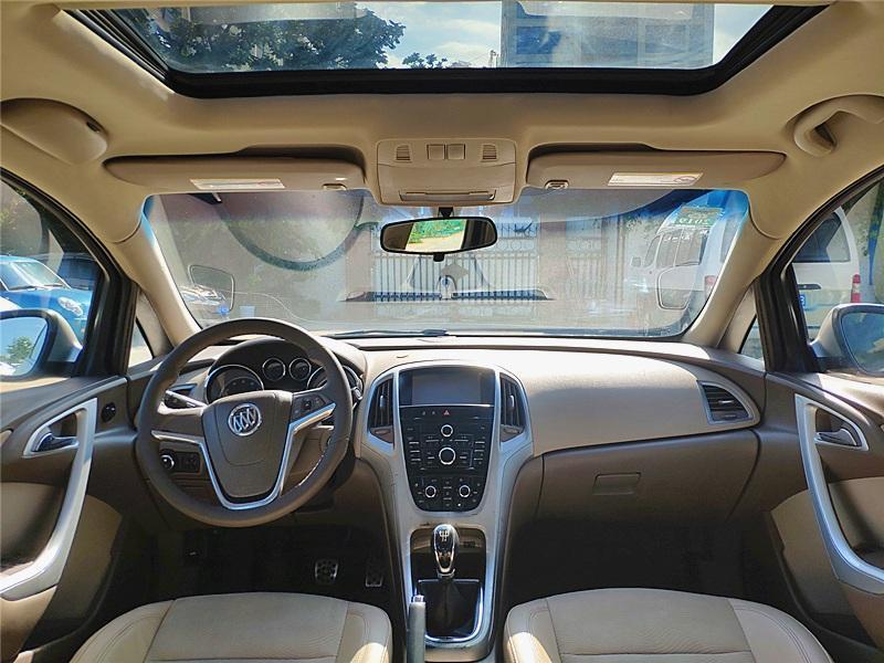 【汕头】2011年7月 2011年别克英朗gt手动挡1.6进取版银色 手动挡