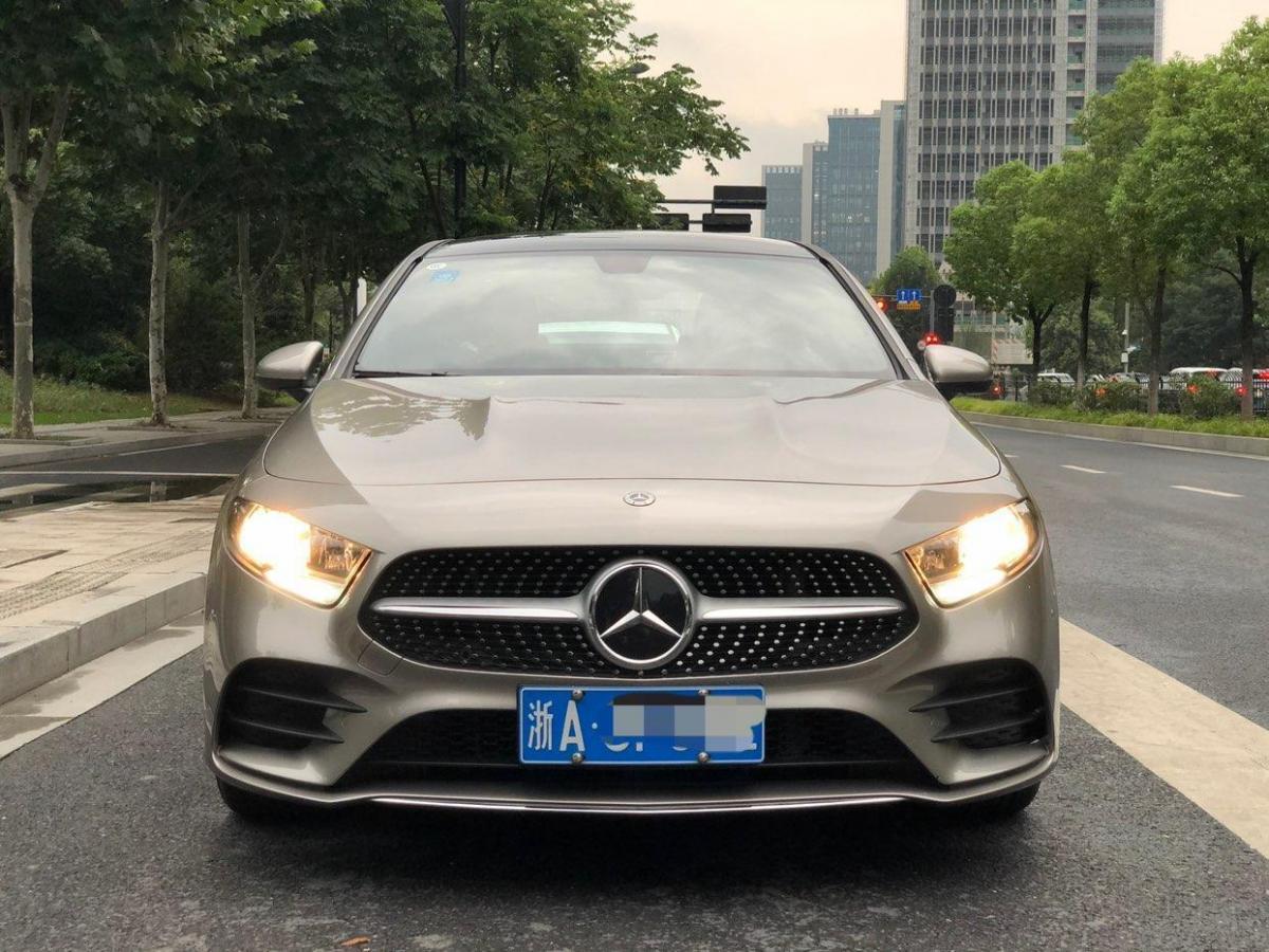 杭州2020年1月奔驰奔驰a级2020款改款a180l运动轿车香槟色自动档