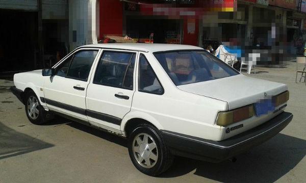 【南京】2002年11月 大众 桑塔纳 白色 手动挡