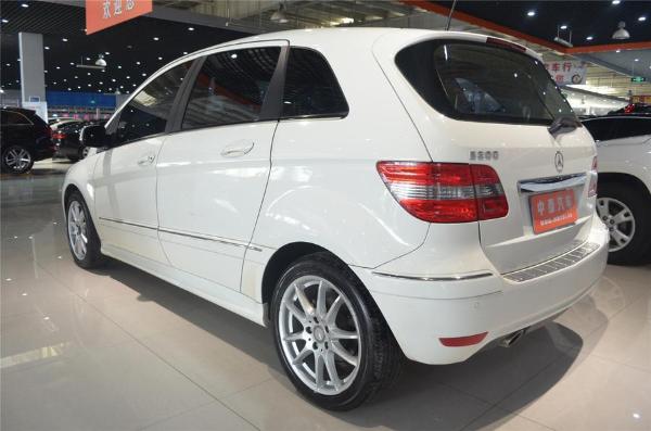 【济南】2011年8月 奔驰 进口b级 2.0 b200 时尚型 白色 自动档