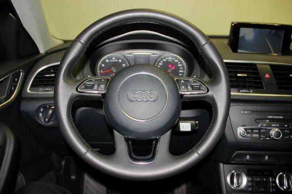 奥迪 奥迪q3 奥迪q3 2015款 30 tfsi 舒适型 白色 自动档