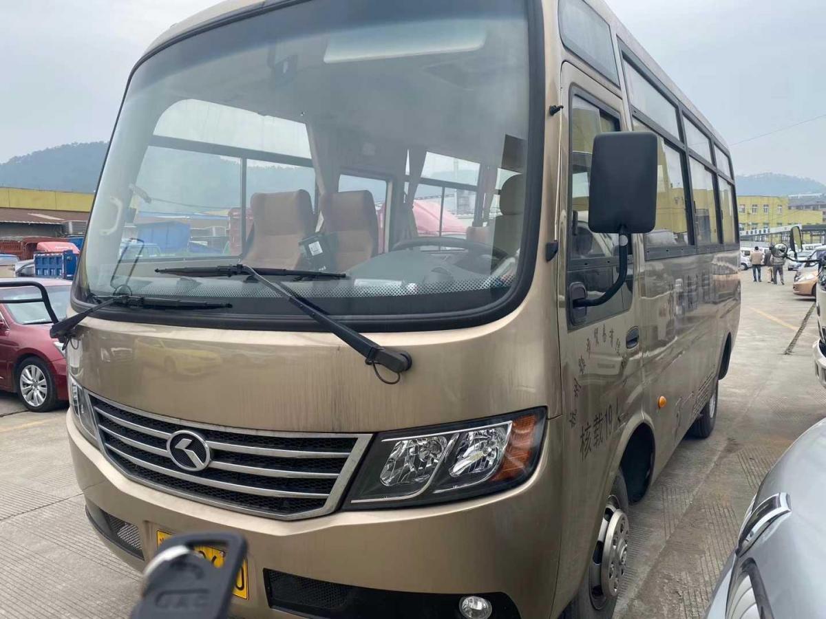 杭州2017年10月金龙中巴黄色手动挡