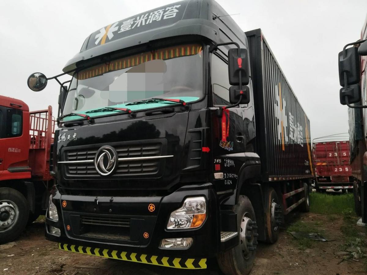 玉林2018年5月东风天龙前四后四厢国五排放黑色手动挡