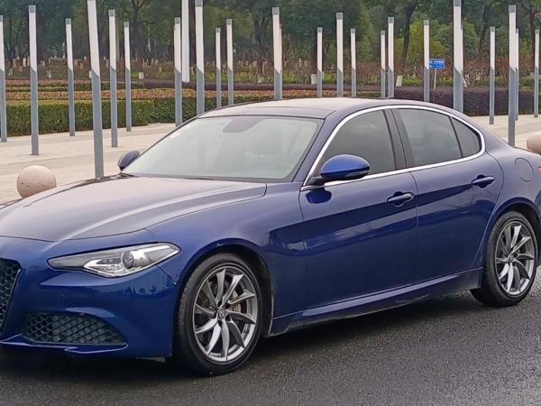 阿尔法·罗密欧 Giulia  2017款 2.0T 280HP 豪华版