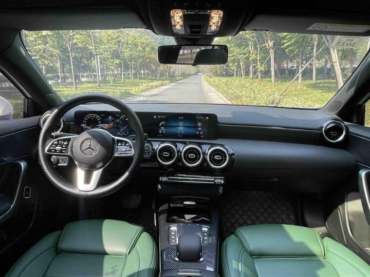 奔驰 奔驰a级  2021款 a 200 l 运动轿车动感型图片