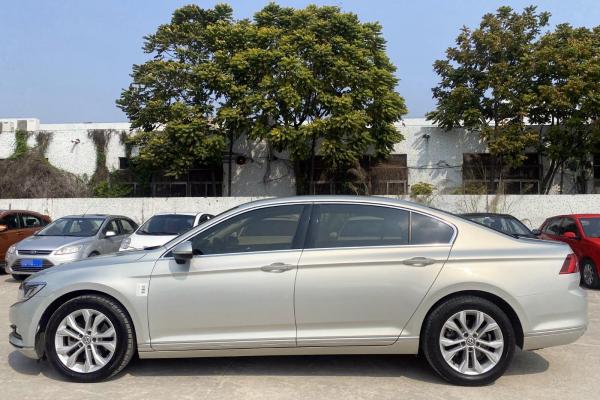 2019年1月2019年大众迈腾18t豪华型银色