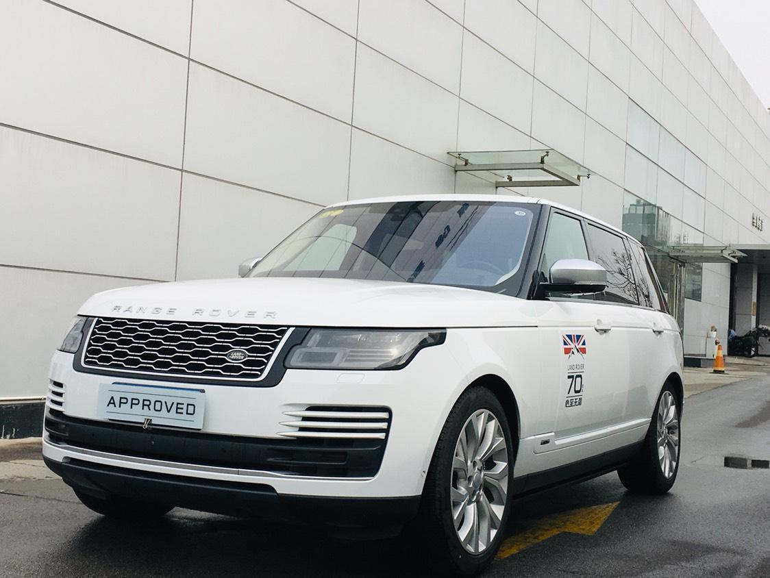 青岛2018年3月路虎揽胜行政版2018款30tvoguese创世加长版白色手自