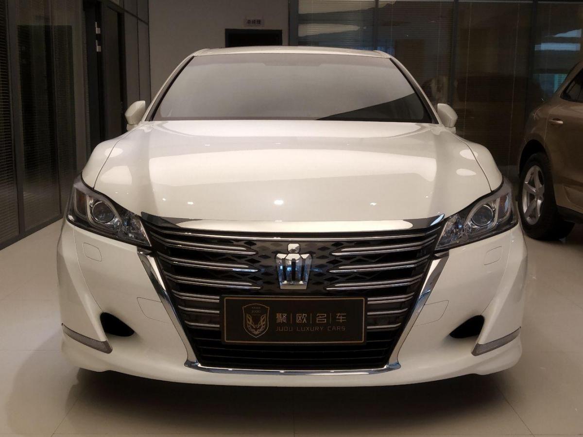 重庆2017年5月丰田皇冠2017款20t运动版白色手自一体