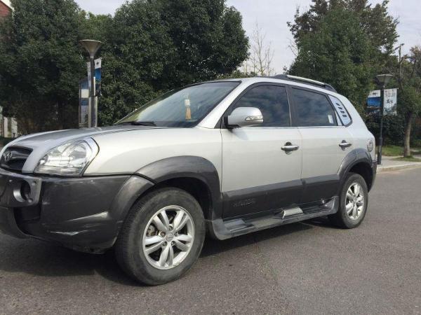 【宁波】2012年4月 现代 途胜 2.0 dlx四驱尊贵型 银灰 自动档