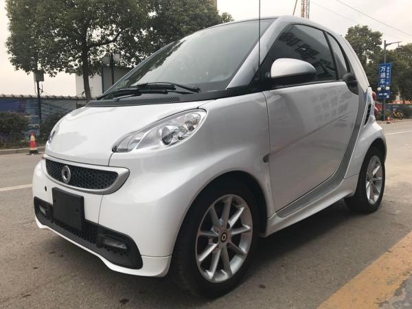 smart fortwo  2013款 1.0L 5档序列 MHD 硬顶冰炫特别版