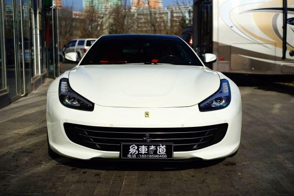 法拉利 GTC4Lusso 