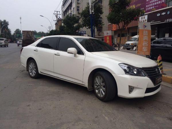 【阜阳】2013年5月 丰田 皇冠 2.5 royal 真皮版 白色 自动档