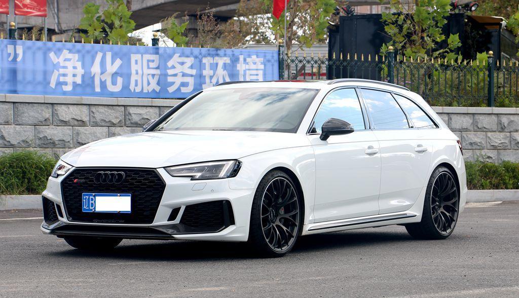大连2020年6月奥迪奥迪rs42019款rs429tavant白色手自一体