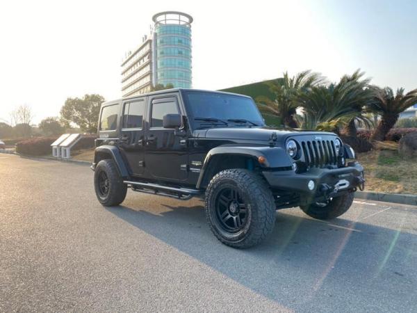 Jeep 牧马人  2015款 2.8TD Sahara 四门舒享版