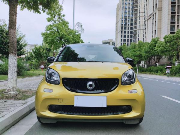 smart fortwo  2017款 0.9T 66千瓦魅蓝特别版