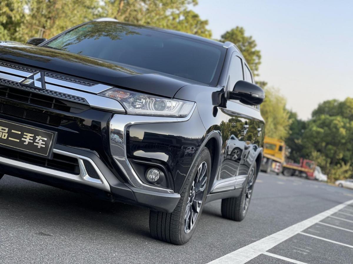 三菱 欧蓝德 2020款 2.0l 两驱畅享版 5座图片