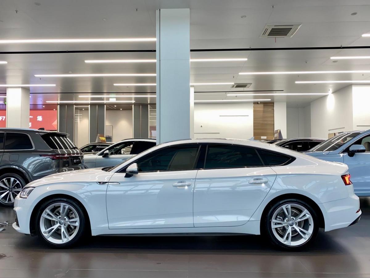 奥迪 奥迪a5  2019款 sportback 40 tfsi 时尚型 白色 自动档对价格不