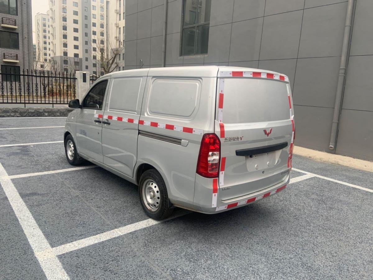 五菱荣光v图片