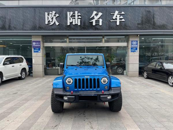 Jeep 牧马人 2014款 2.8TD Sahara 四门版