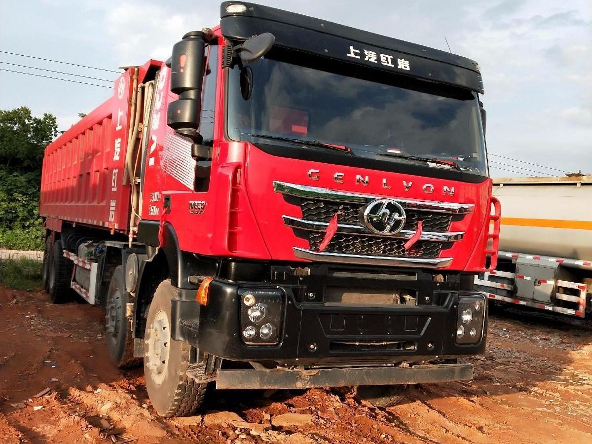 宜春2018年3月国五红岩杰狮前四后八自卸车红色手动挡