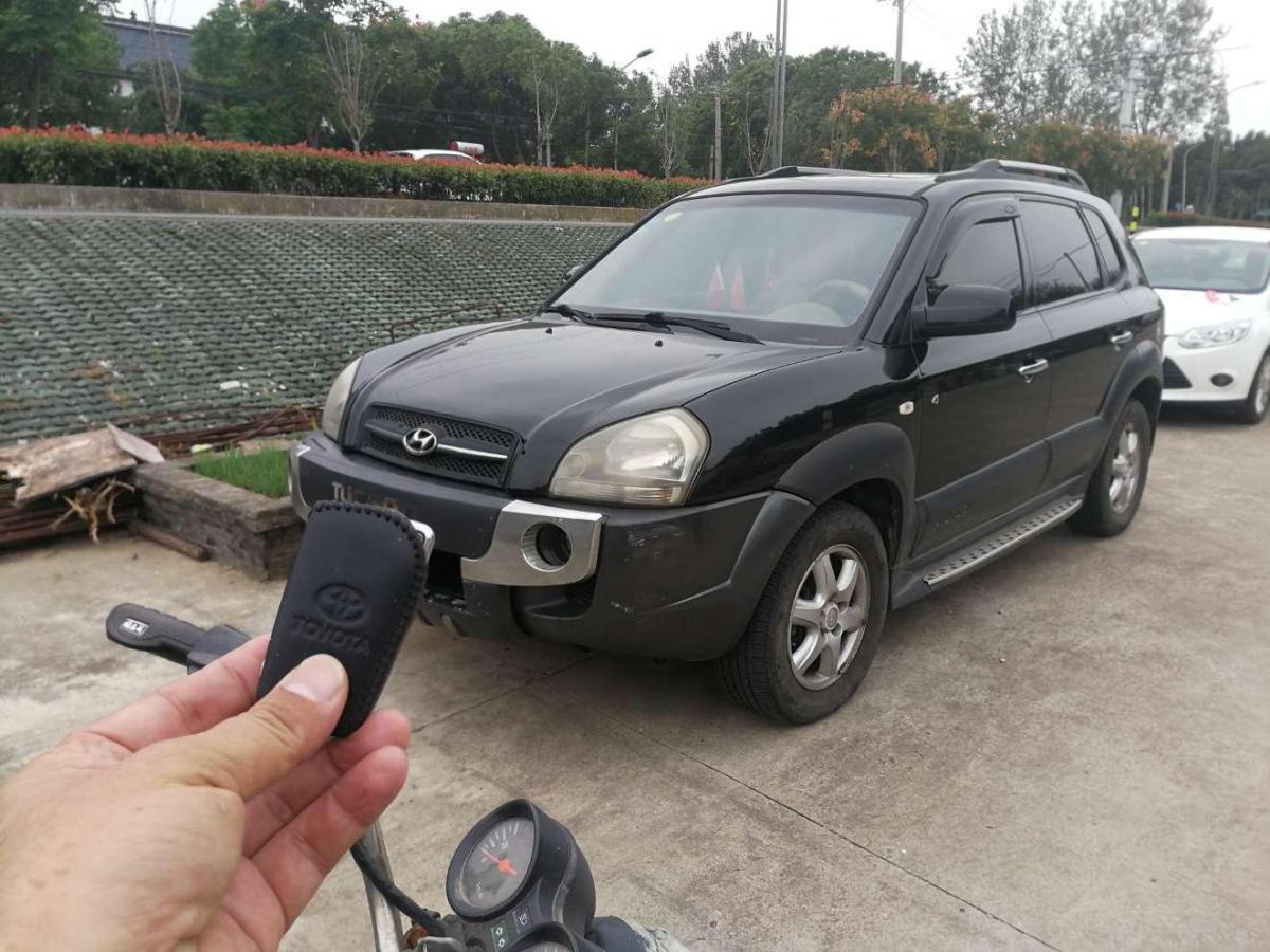 苏州2006年6月现代途胜2006款27l自动四驱豪华型黑色手自一体