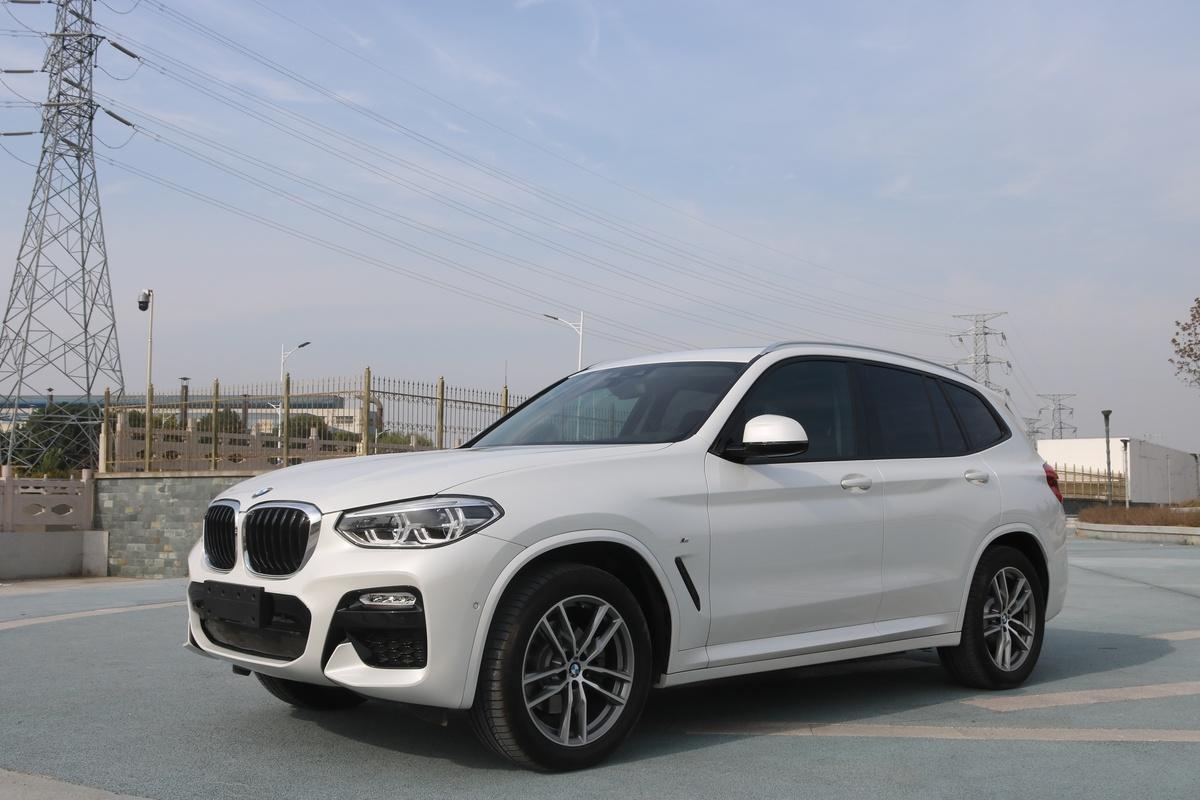 泰州2019年4月宝马宝马x32018款xdrive25im运动套装国v白色手自一体