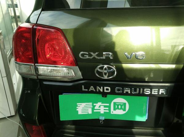 丰田陆巡军绿色越野车图片