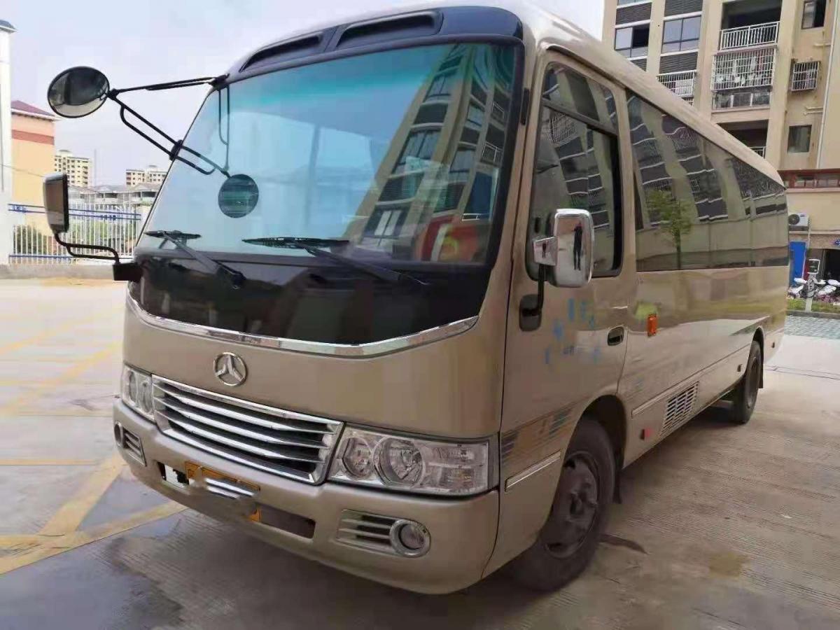 国六19座非营运江铃晶马大型中巴图片