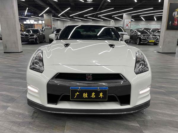 日产 GT-R  2014款 3.8T Premium Edition 黑色内饰
