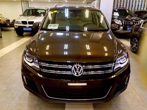 棕色大众轿车型 棕色大众轿车型