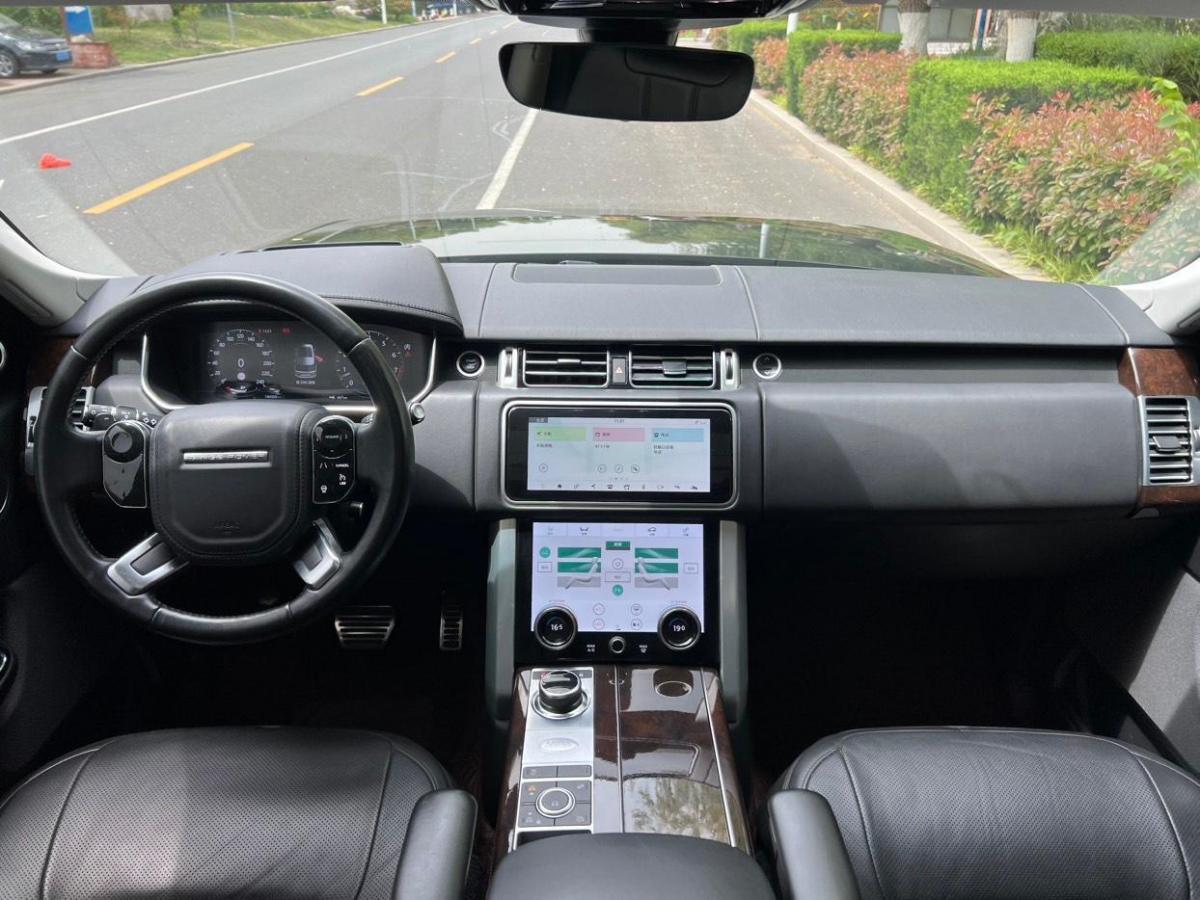 路虎 攬勝  2021款 3.0 L6 傳世加長經(jīng)典版圖片