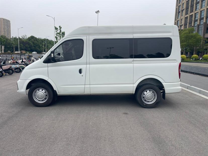 上汽大通 V80  2018款 2.5T AMT傲運通短軸中頂5-6座圖片
