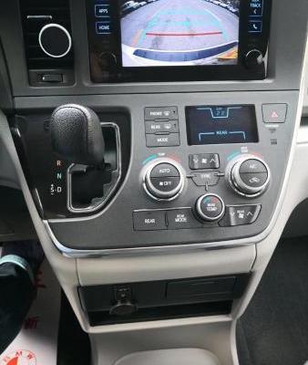 2015年5月丰田塞纳2015款35l低配