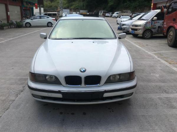 南宁2000年6月宝马宝马5系1999款528i28后驱版白色手自一体