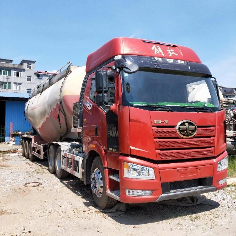 宜春2017年7月国五解放领航版半挂水泥罐车红色手动挡